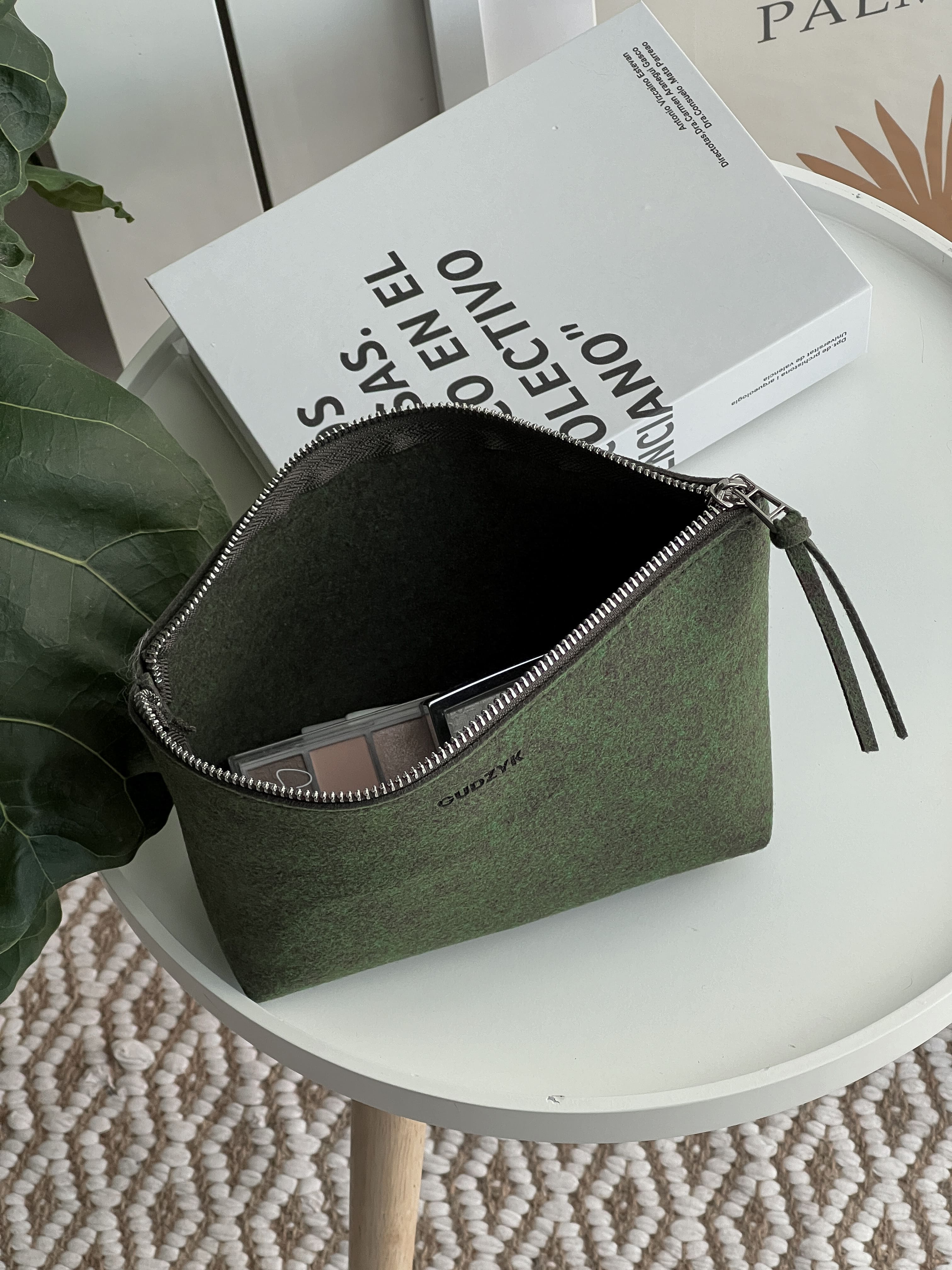 КОСМЕТИЧКА ЗЕЛЕНА
