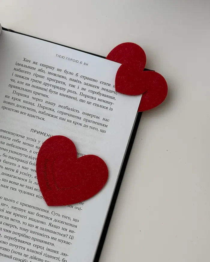Закладки для книжок з еко-фетру, червоного кольору